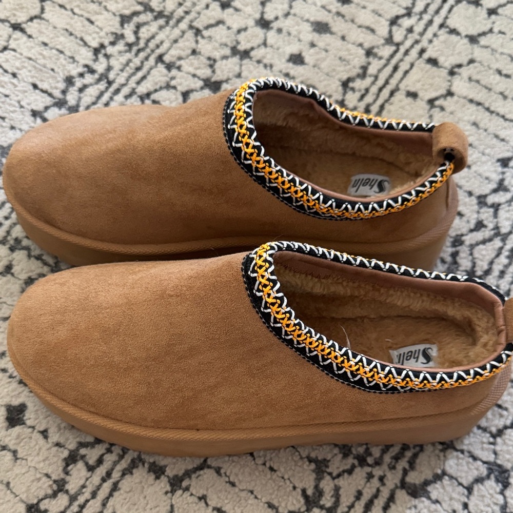 SHEIN Brown Slippers with Stylish Trim